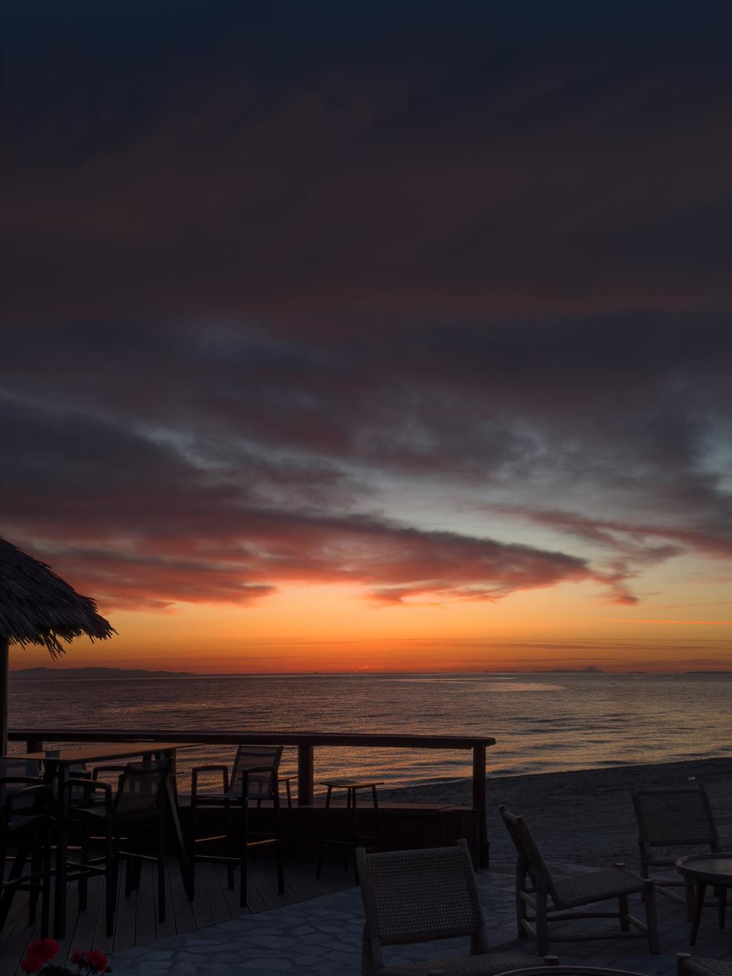 Hotel Golden Sun Néa Meságkala Buitenkant foto